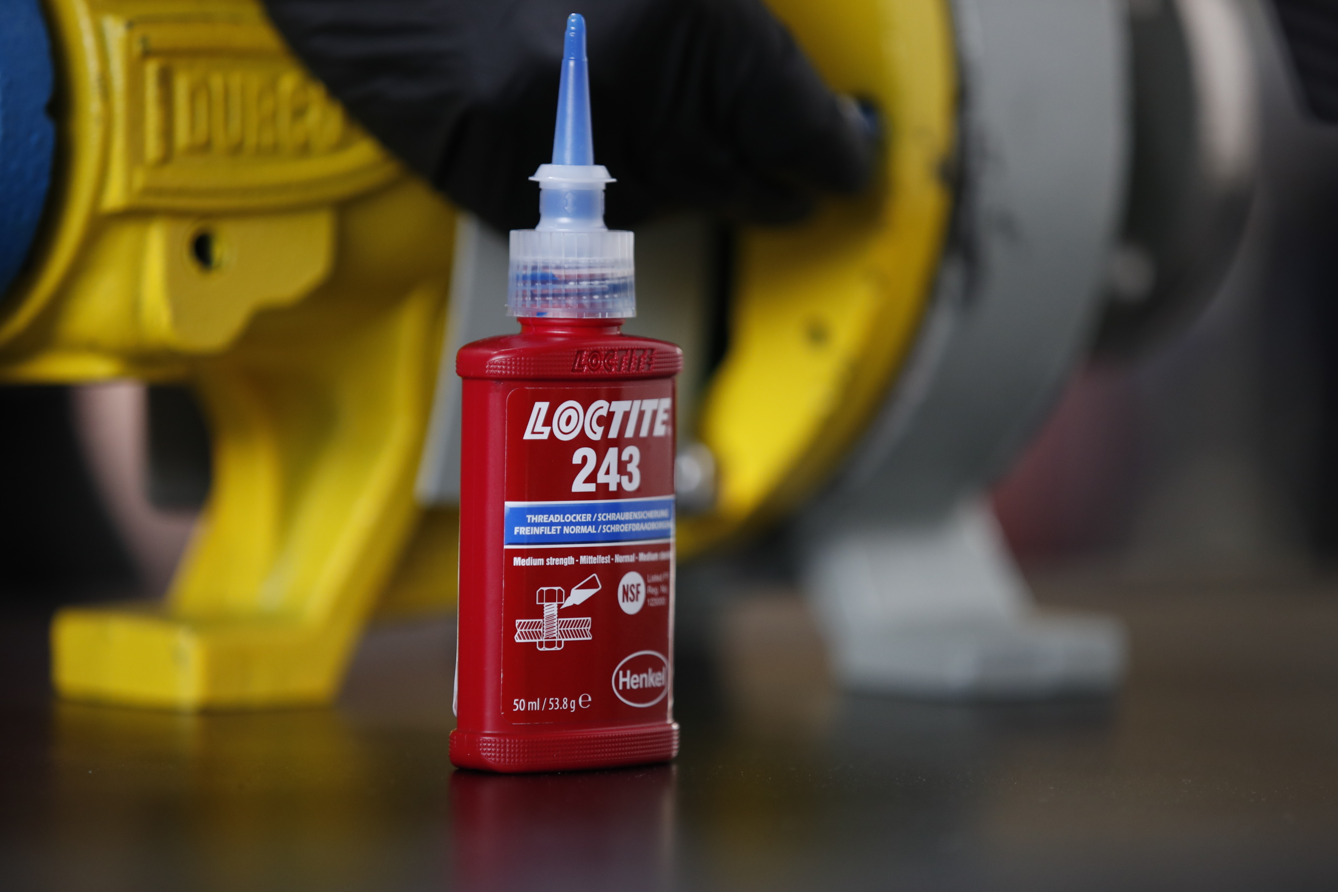 LOCTITE 243